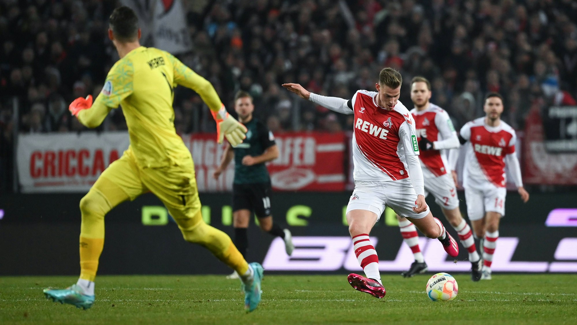 Steffen Tigges traf am 21. Januar 2023 gegen den SV Werder Bremen aus dem Mittelkreis.