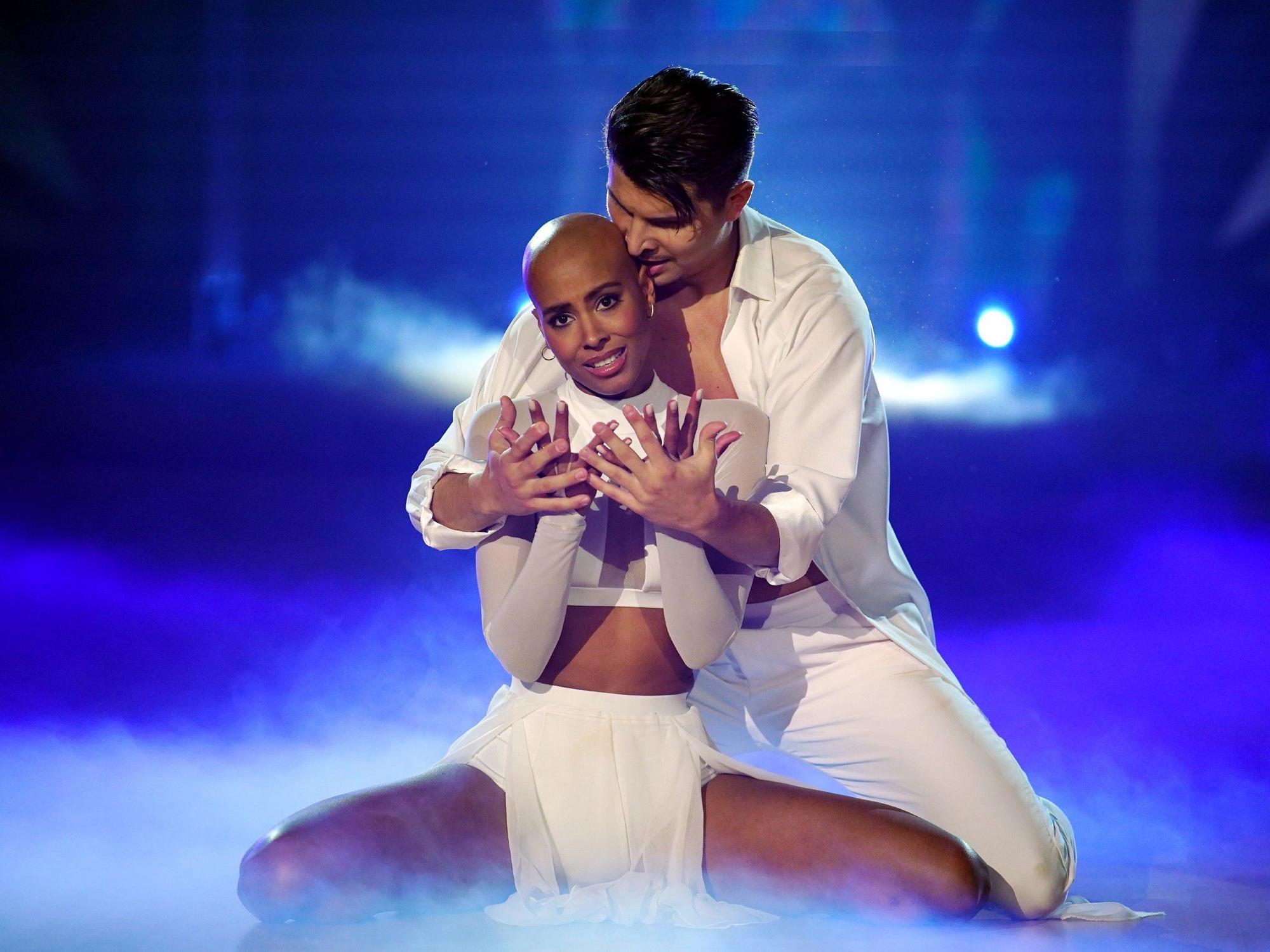 Sharon Battiste und Alexandru Ionel tanzen Contemporary.