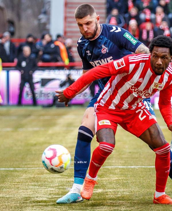 Jeff Chabot im Zweikampf mit Sheraldo Becker.