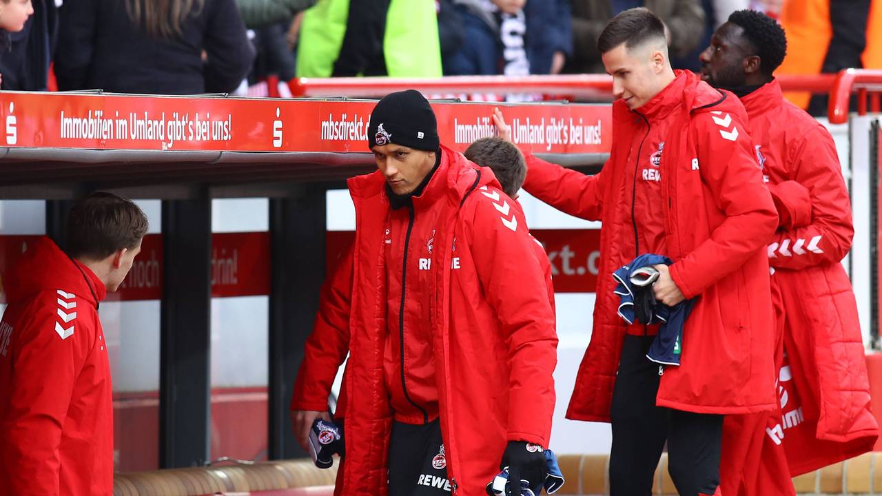 Davie Selke geht gegen Union Berlin zur Bank.