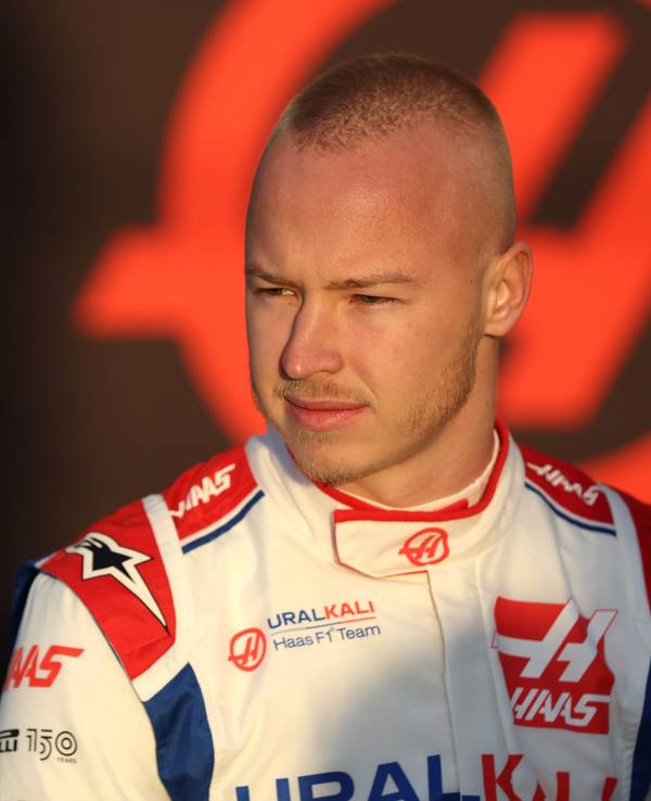 Ex-Formel-1-Pilot Nikita Mazepin (Team Haas) im Rennanzug.