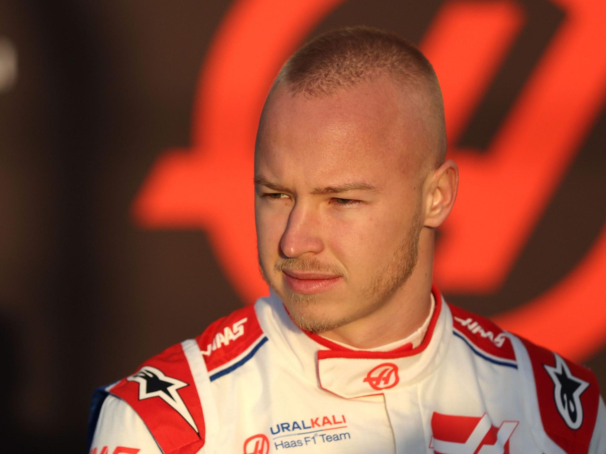 Ex-Formel-1-Pilot Nikita Mazepin (Team Haas) im Rennanzug.