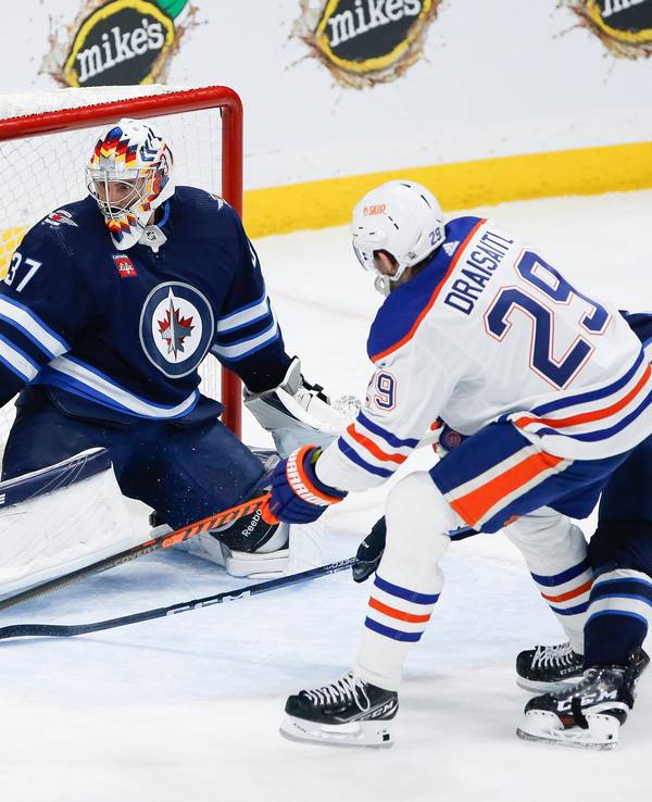 Leon Draisaitl trifft gegen die Winnipeg Jets.