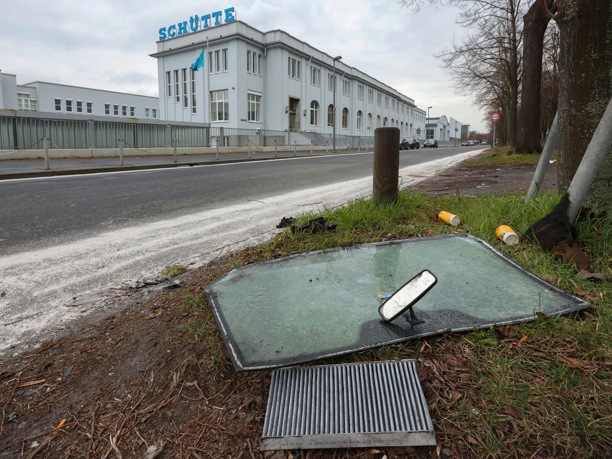 05.03.2023
Köln:
Unfallstelle auf der Alfred-Schütte-Allee auf der Höhe der Schütte Werke
Foto: Martina Goyert