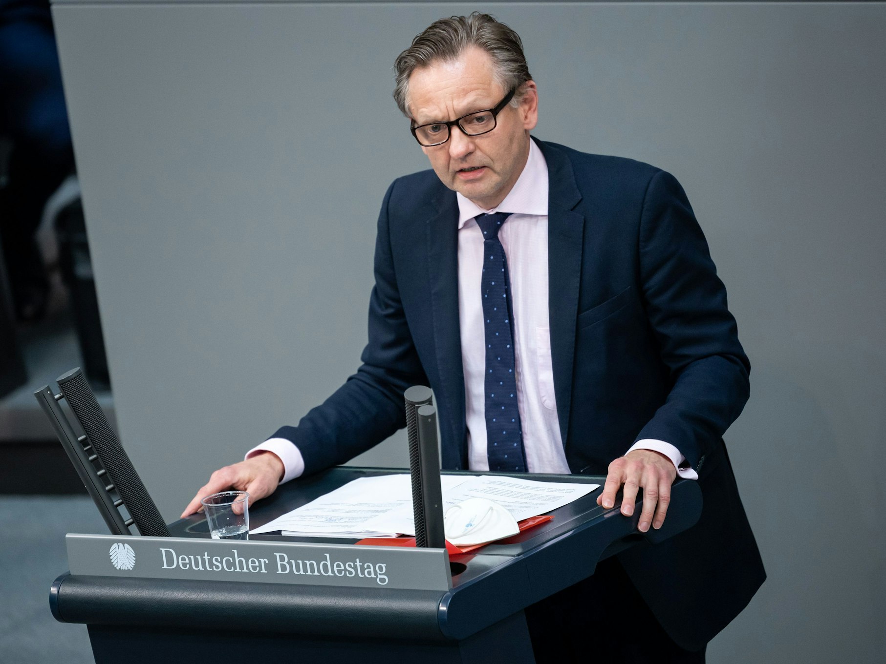 Unser Archivbild (2021) zeigt Kay Gottschalk (AfD) bei einer Debatte im Bundestag. Der finanzpolitische Sprecher der Partei hielt am Donnerstag eine emotionale Rede im Bundestag.