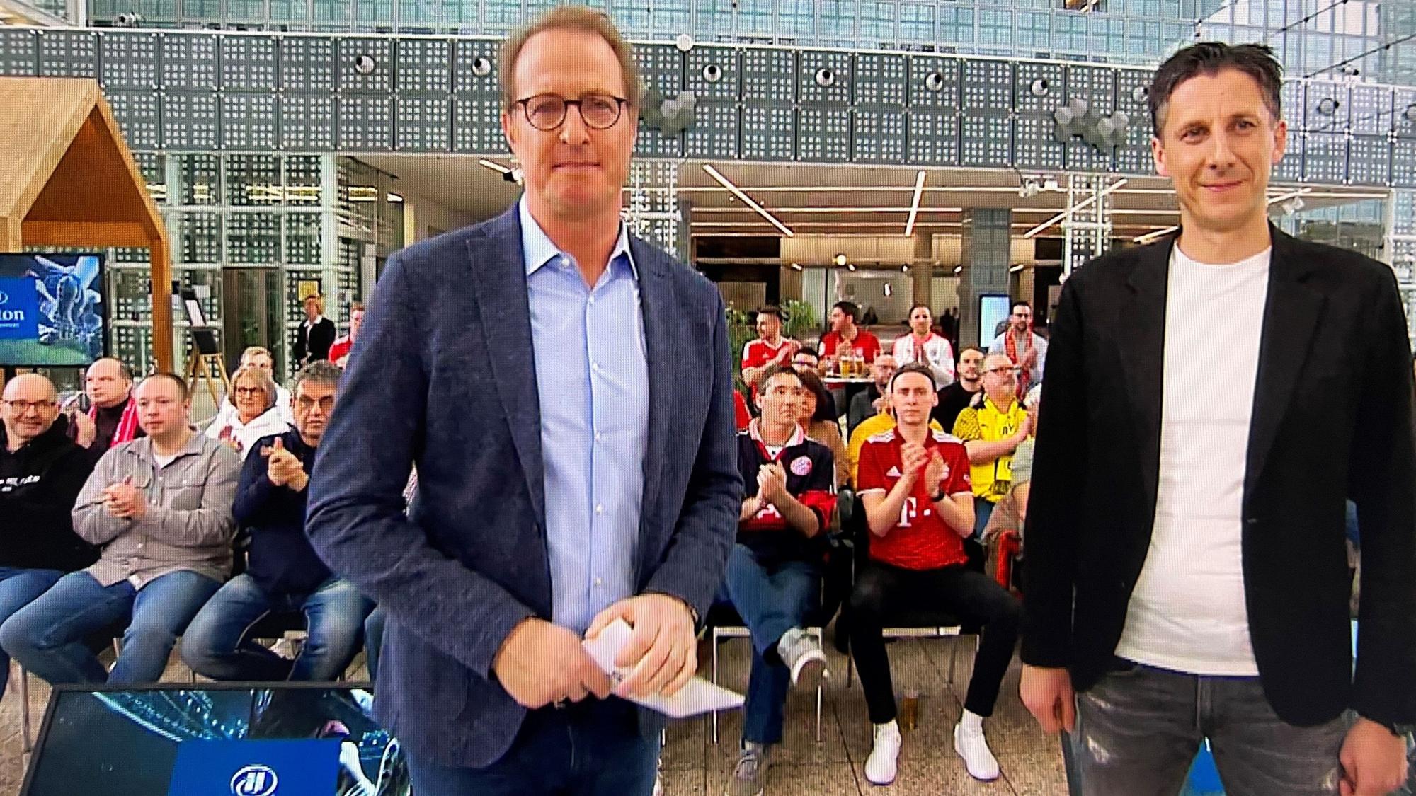 Florian König begrüßt Steffen Baumgart im Doppelpass.