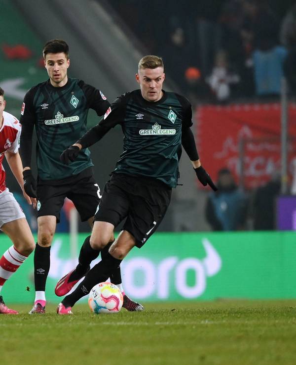 Ellyes Skhiri und Eric Martel im Spiel gegen Werder Bremen.