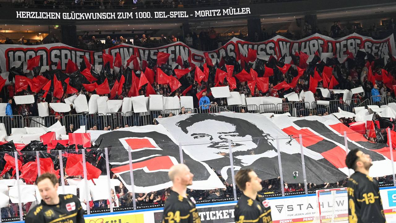 Choreografie der Haie-Fans für das 1000. DEL-Spiel von Moritz Müller.