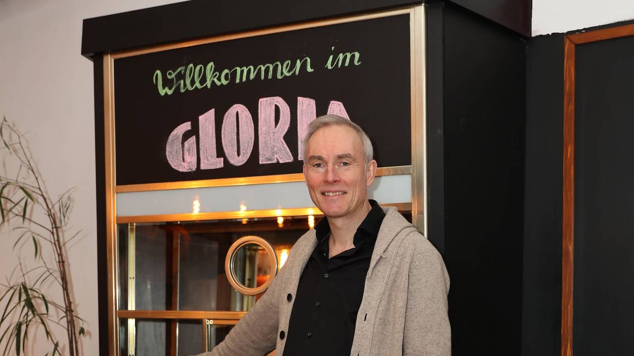 Der Comedian Johann König am 21. Januar 2023 im Kölner Gloria-Theater,