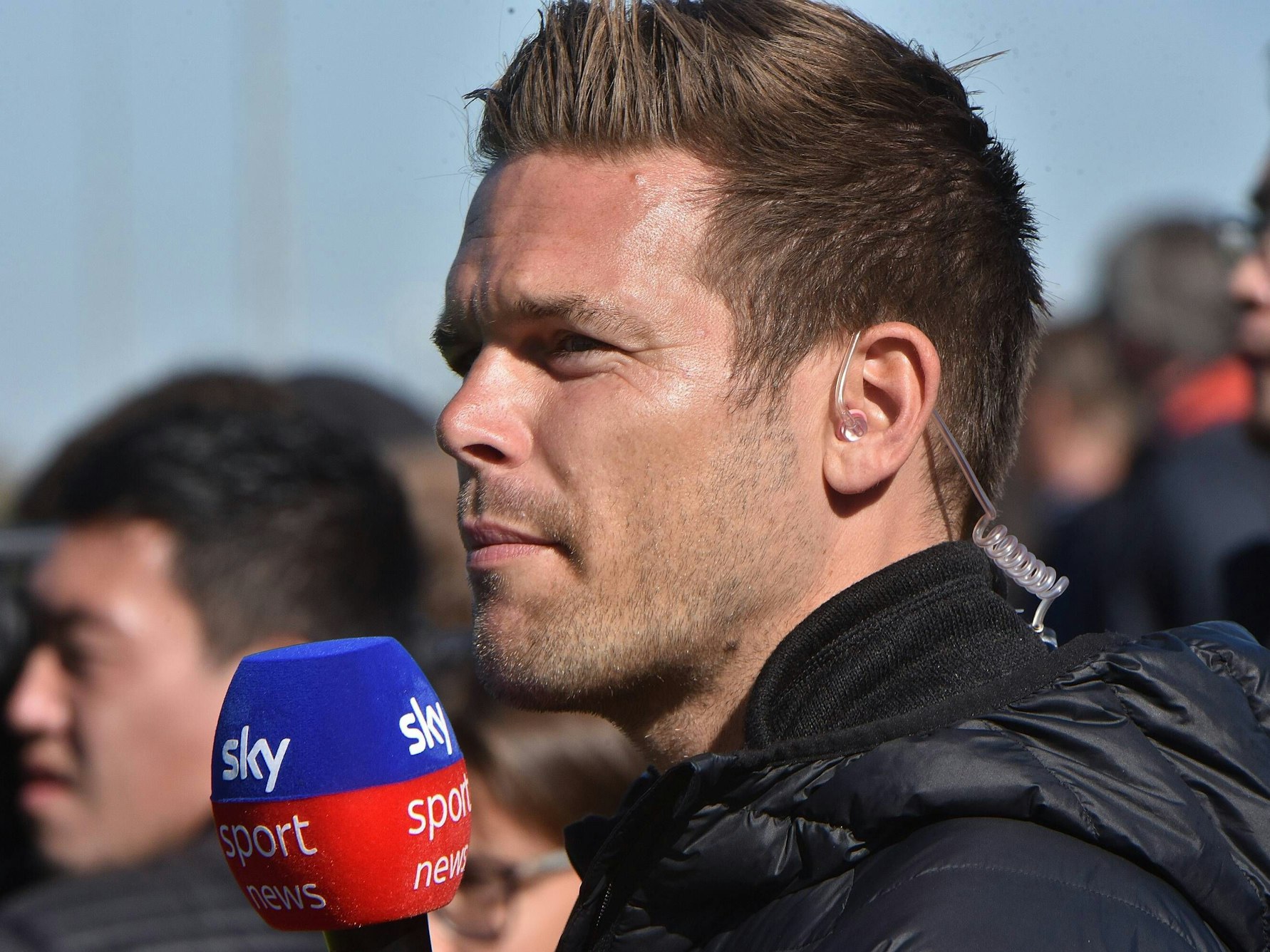 Marc Behrenbeck am Sky-Mikrofon.