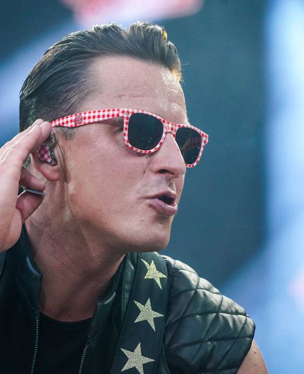 Schlager-Star Andreas Gabalier performt auf einem Konzert.