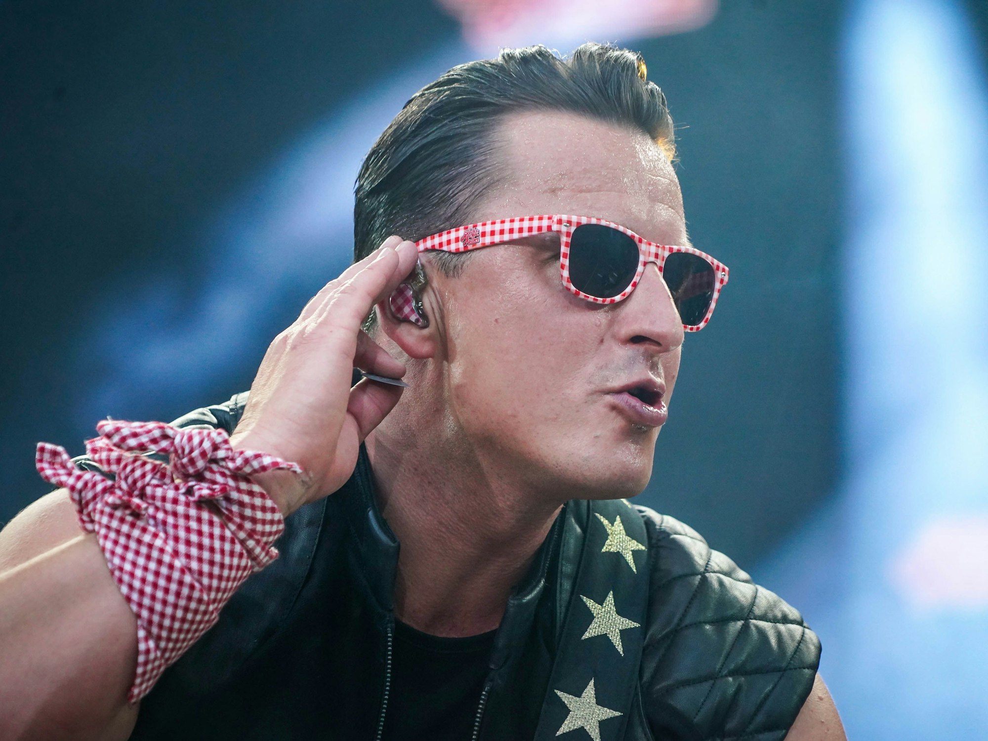 Schlager-Star Andreas Gabalier performt auf einem Konzert.