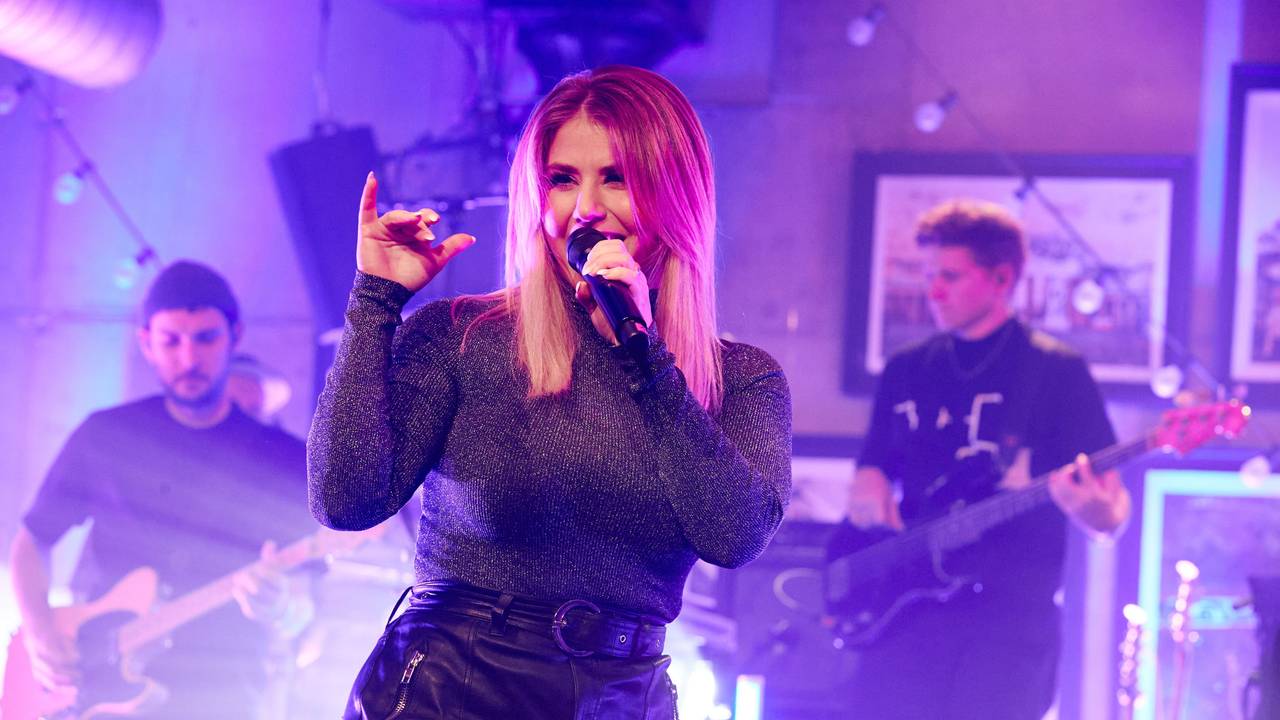 Die ehemalige „Let’s Dance“-Kandidatin Beatrice Egli (hier zu sehen am 6. Dezember bei einem Benefizkonzert in Hamburg) verzaubert mal wieder ihre Fans.