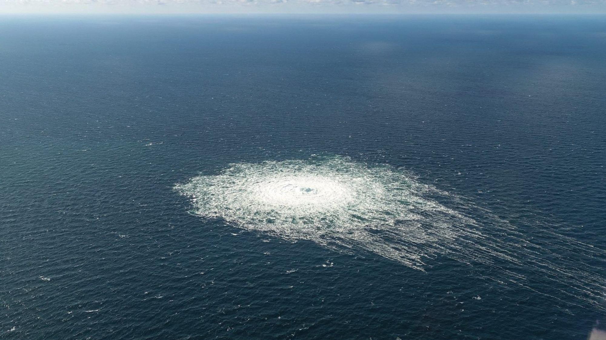 Das Nord Stream 2-Gasleck in der Nähe von Bornholm aus der Luft.