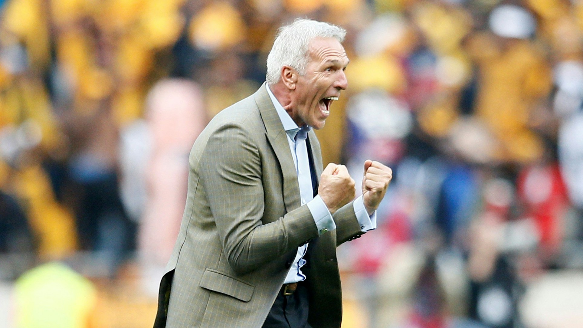 Ernst Middendorp jubelt bei seiner Station bei den Kaizer Chiefs in Südafrika. Jetzt übernimmt er den Job als Retter beim SV Meppen.