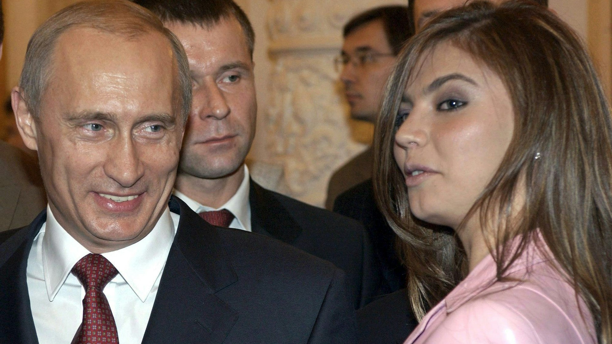 Der russische Präsident Wladimir Putin und die damalige Turnerin Alina Kabajewa bei einem Empfang im Moskauer Kreml (Archivfoto von 2004).