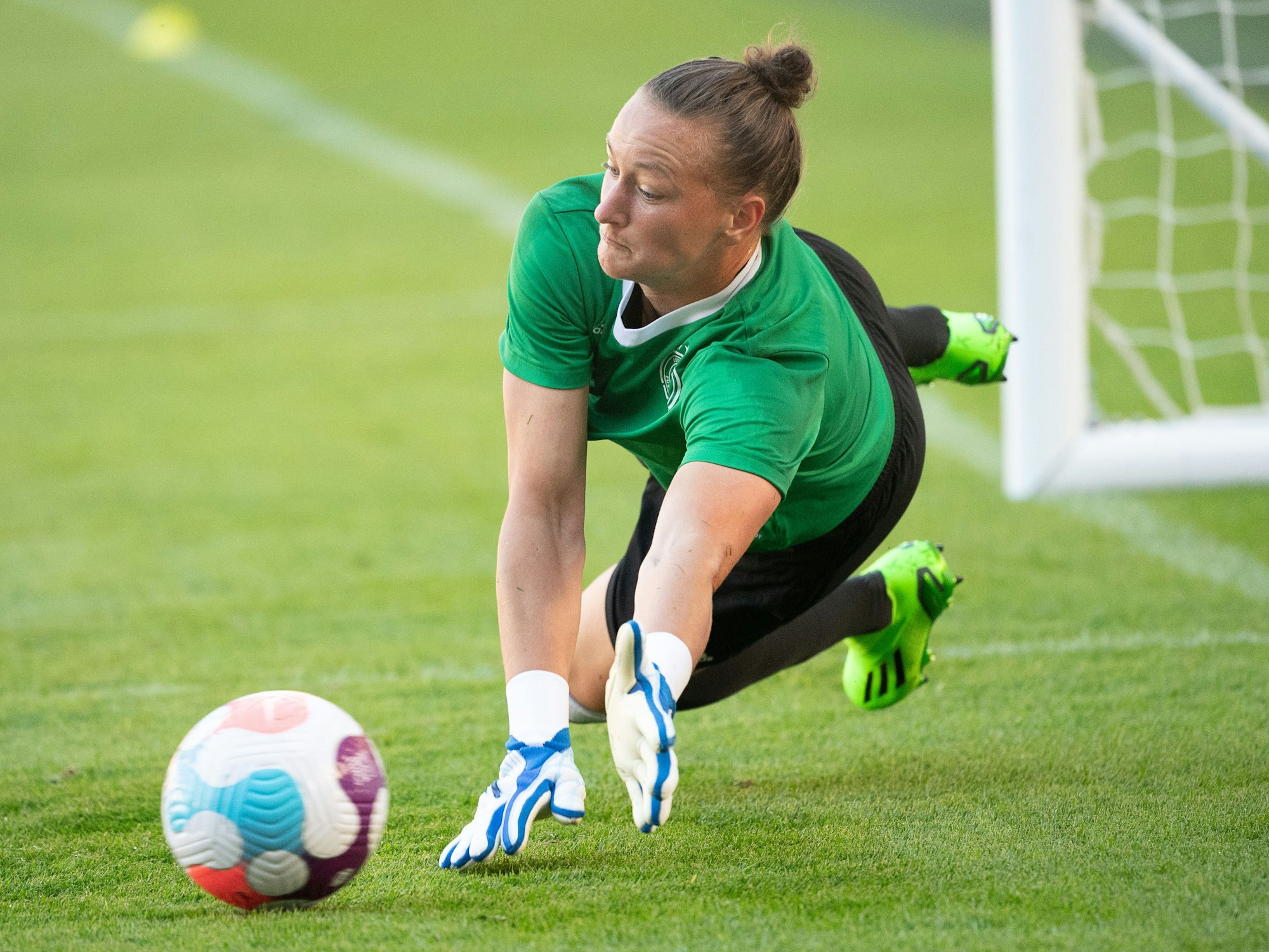 Almuth Schult trainiert.