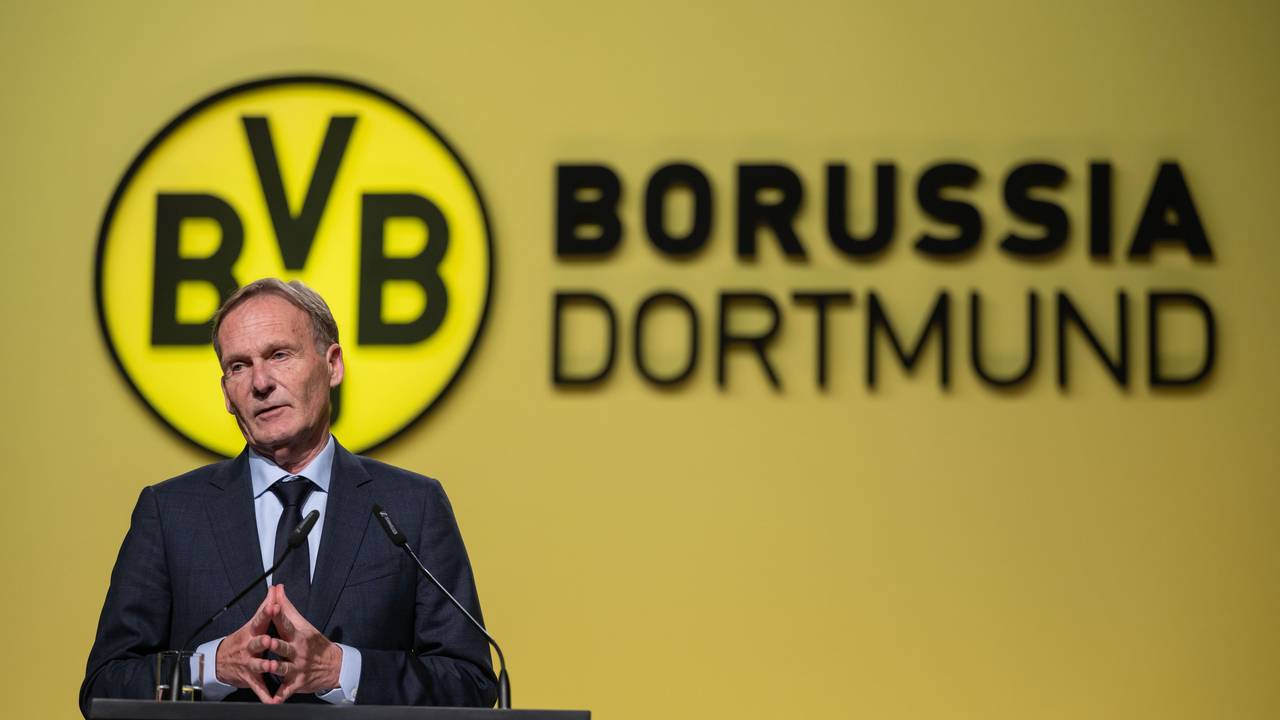 Geschäftsführer Hans Joachim Watzke spricht zu den Aktionären.