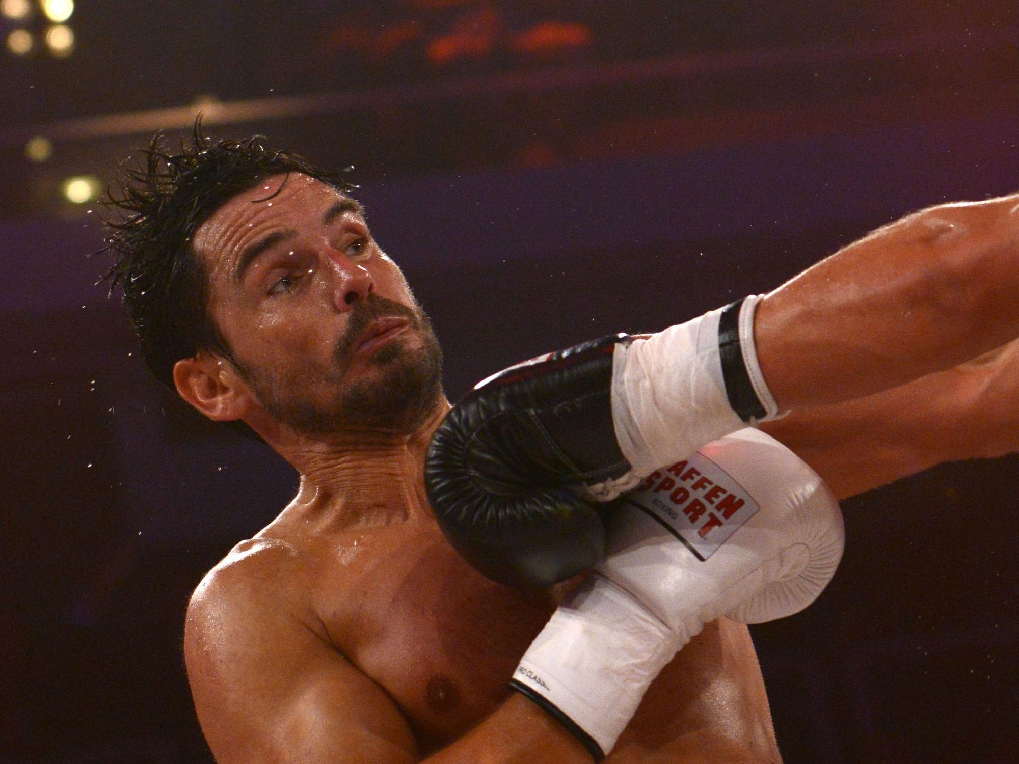 Model und Bachelor Jan Kralitschka im September 2014 in Düsseldorf während des Promiboxen gegen Bachelor Christian Tews.