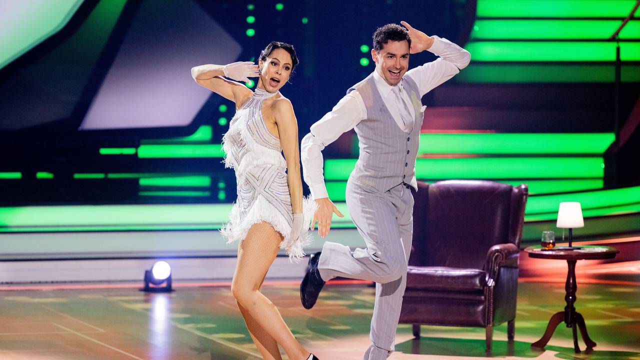 Natalia Yegorova, Sängerin, und Andrzej Cibis, Profitänzer, tanzen in der RTL-Tanzshow „Let's Dance“ im Coloneum.