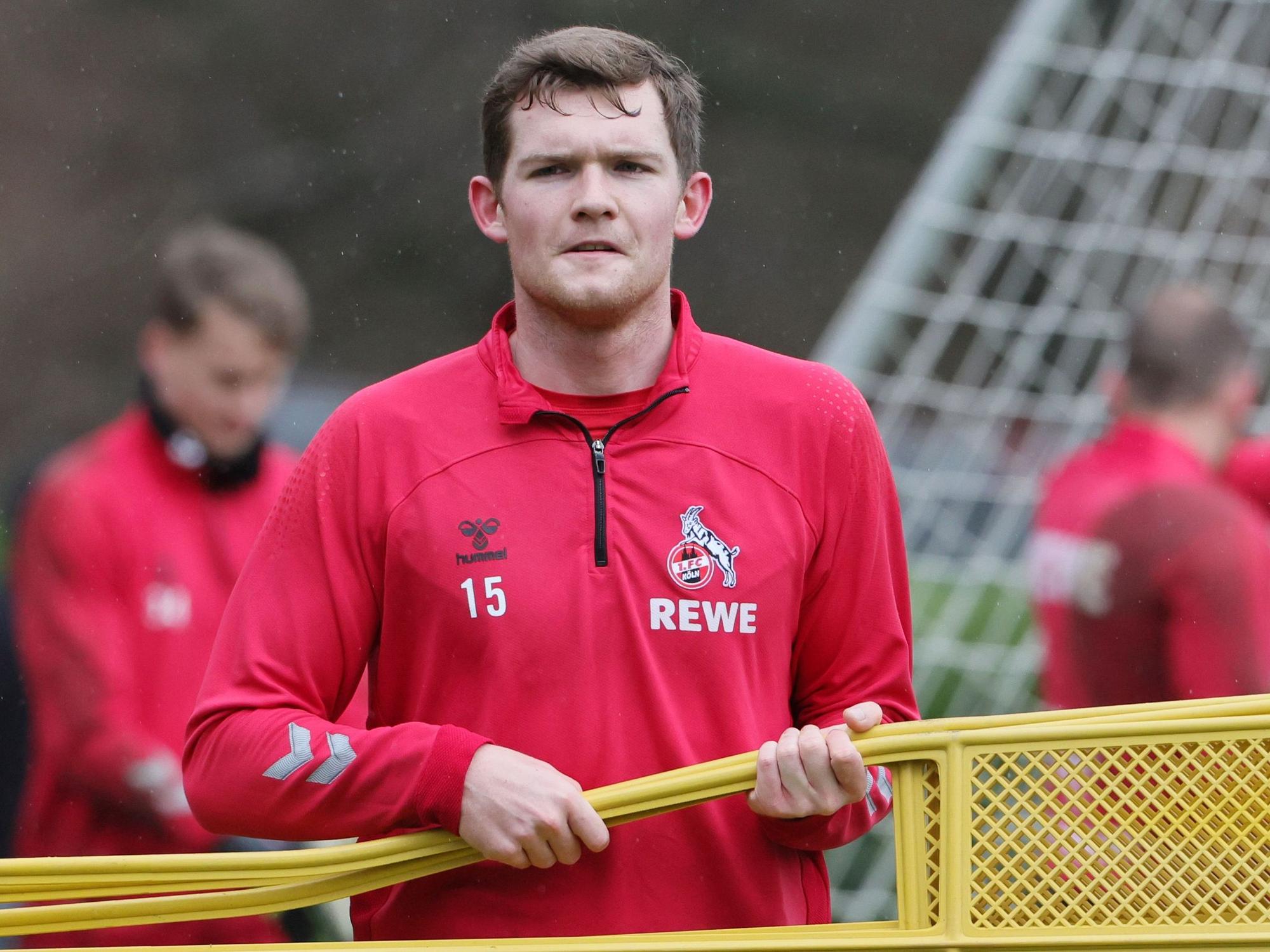 Luca Kilian trägt beim 1. FC Köln Trainings-Material.
