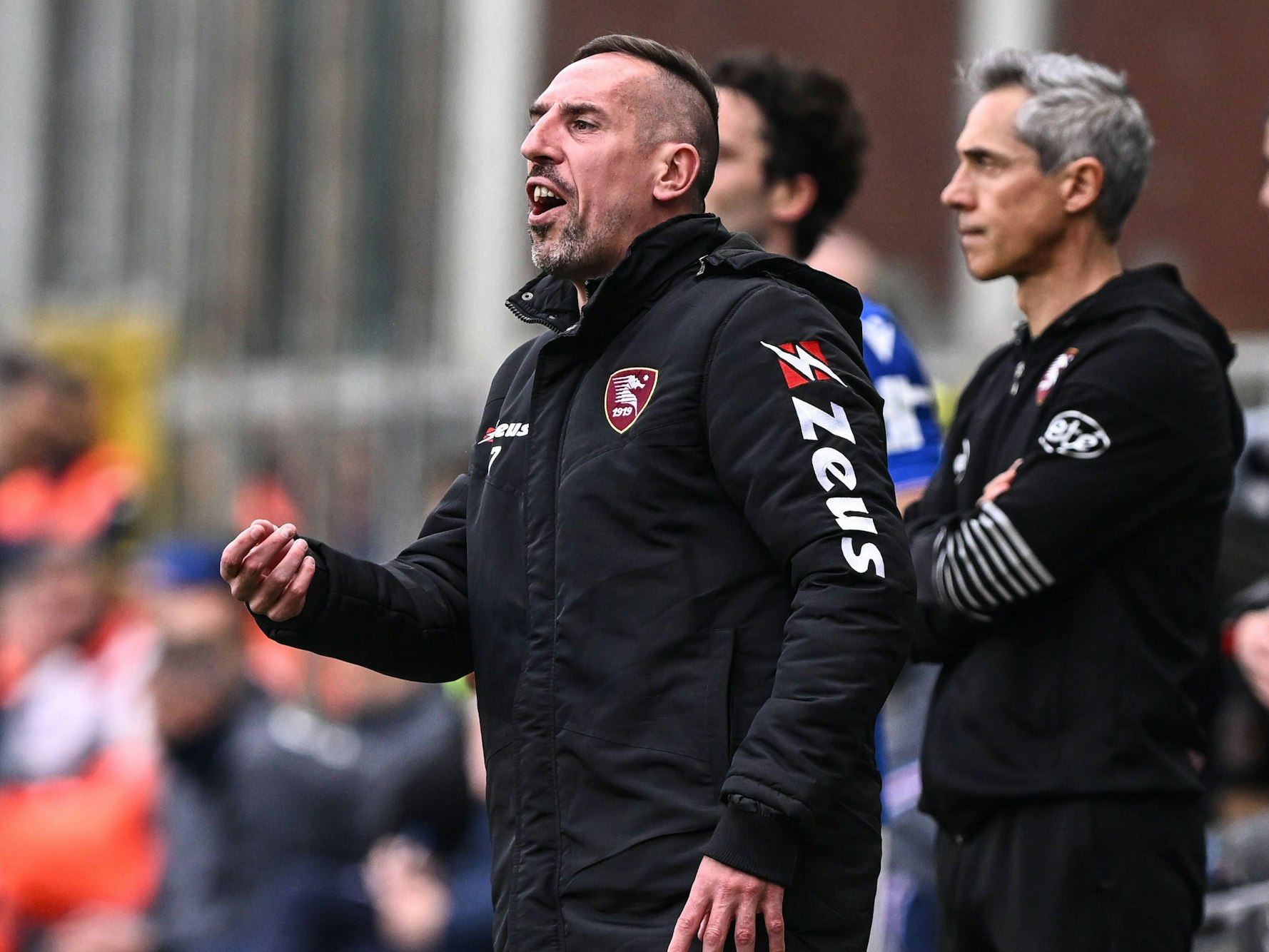 Franck Ribéry gestikuliert an der Seitenlinie.