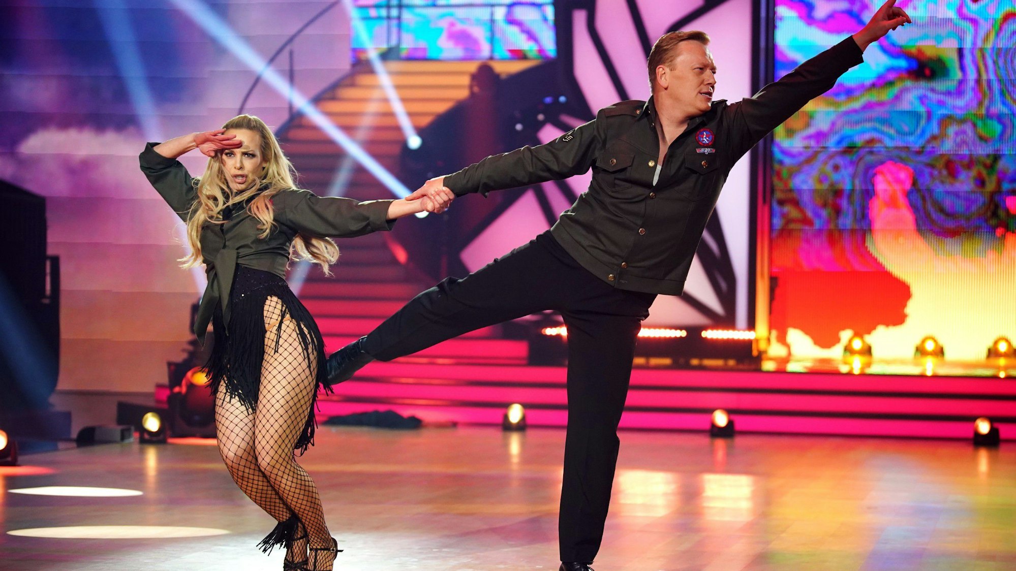 Jens "Knossi" Knossalla und Isabel Edvardsson tanzen Jive.