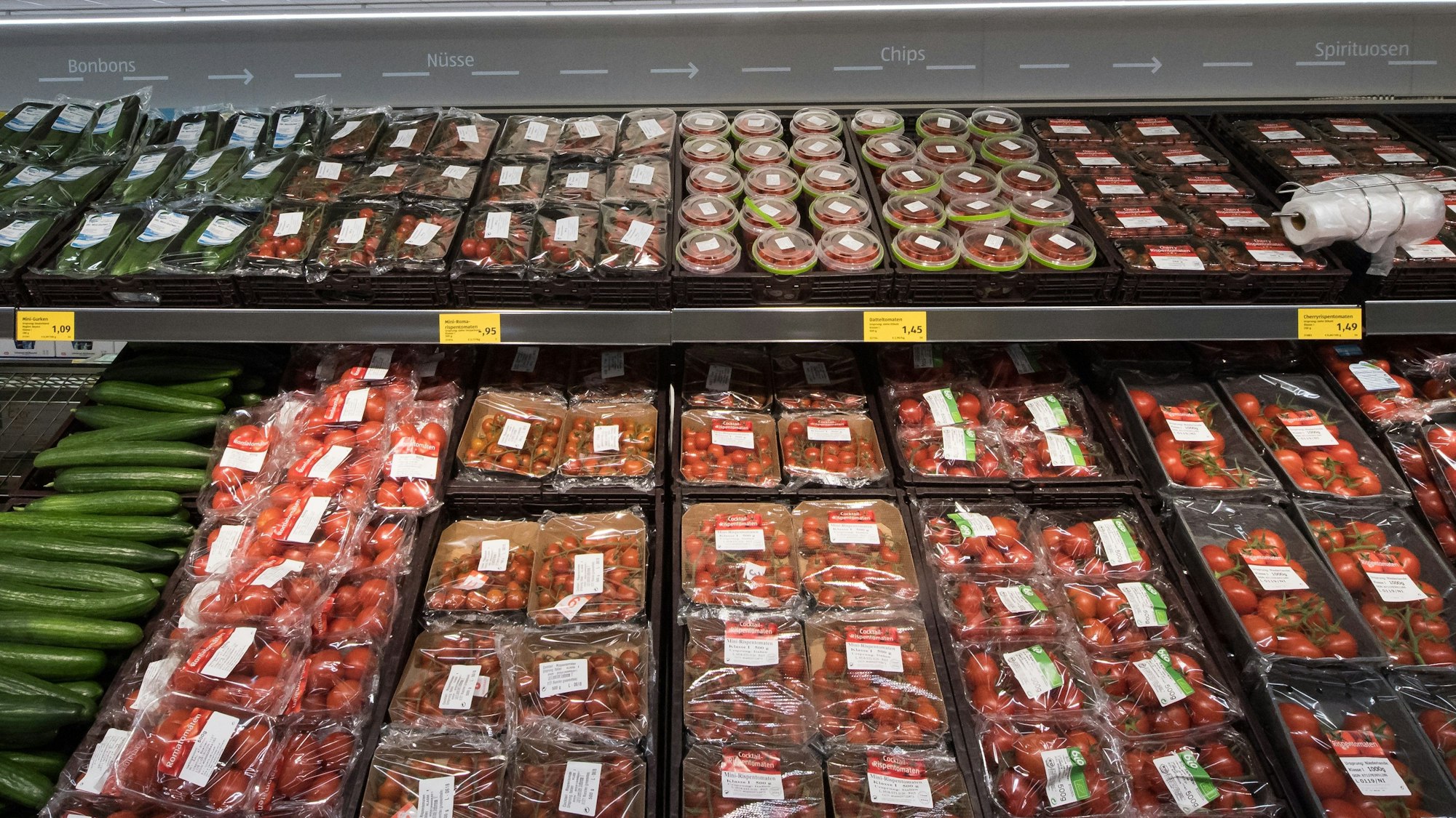 Aldi Süd kündigt eine „Preisoffensive“ bei Obst und Gemüse an und sorgt damit für Wut bei den Erzeugern. Blick in eine Unterhachinger Filiale von Aldi Süd (Archivbild 2016).