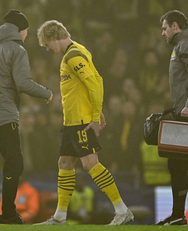Champions League: FC Chelsea gegen Borussia Dortmund. Julian Brandt geht verletzt vom Platz.