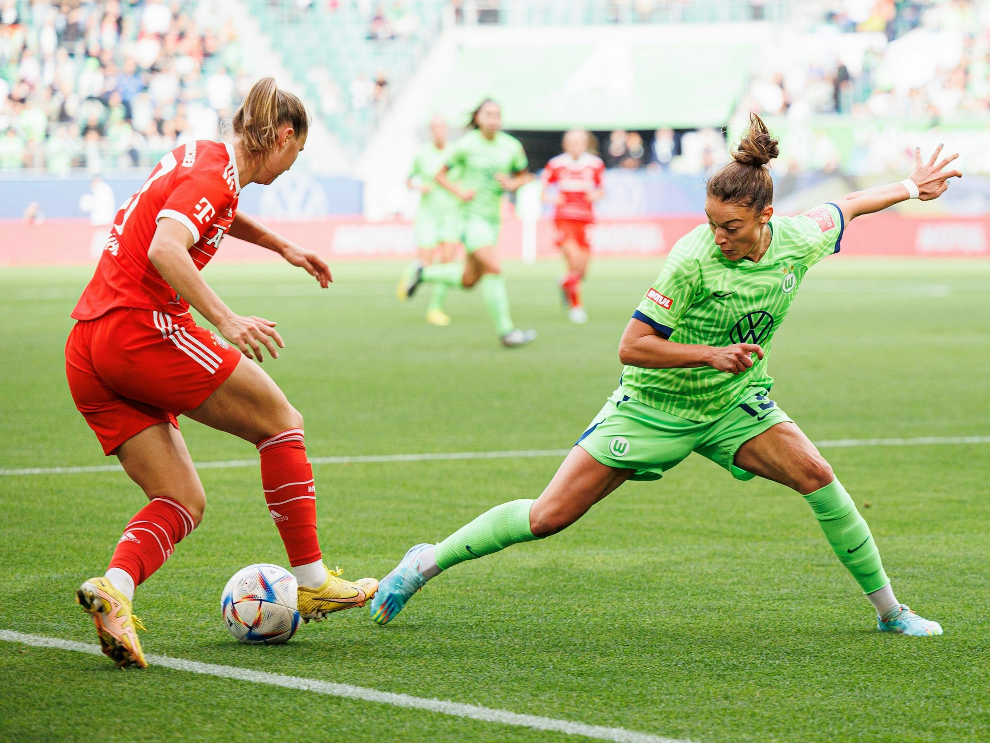 Das ZDF überträgt den Halbfinal-Kracher im DFB-Pokal zwischen dem FC Bayern und dem VfL Wolfsburg.