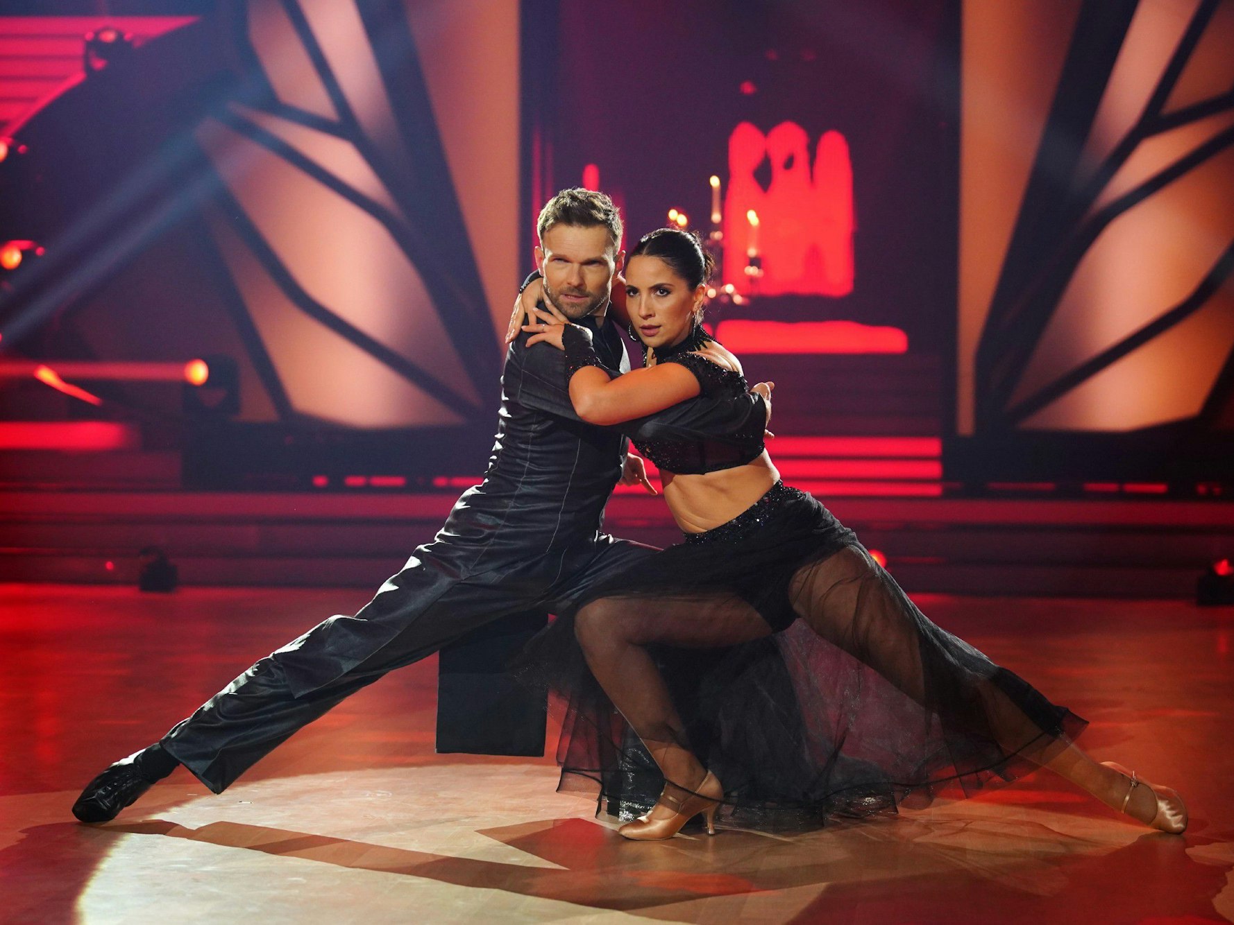 Chryssanthi Kavazi und Vadim Garbuzov tanzen Tango.