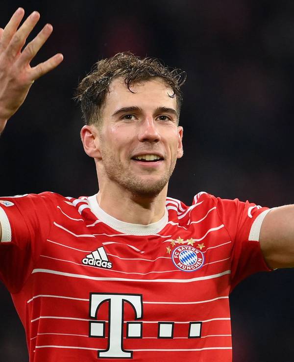 Leon Goretzka jubelt nach dem Sieg gegen PSG.