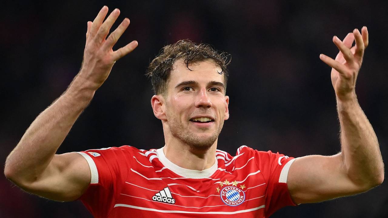 Leon Goretzka jubelt nach dem Sieg gegen PSG.