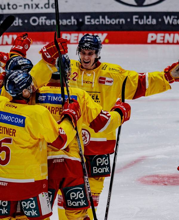 Jubel bei der Düsseldorfer EG in den DEL-Playoffs gegen Frankfurt.