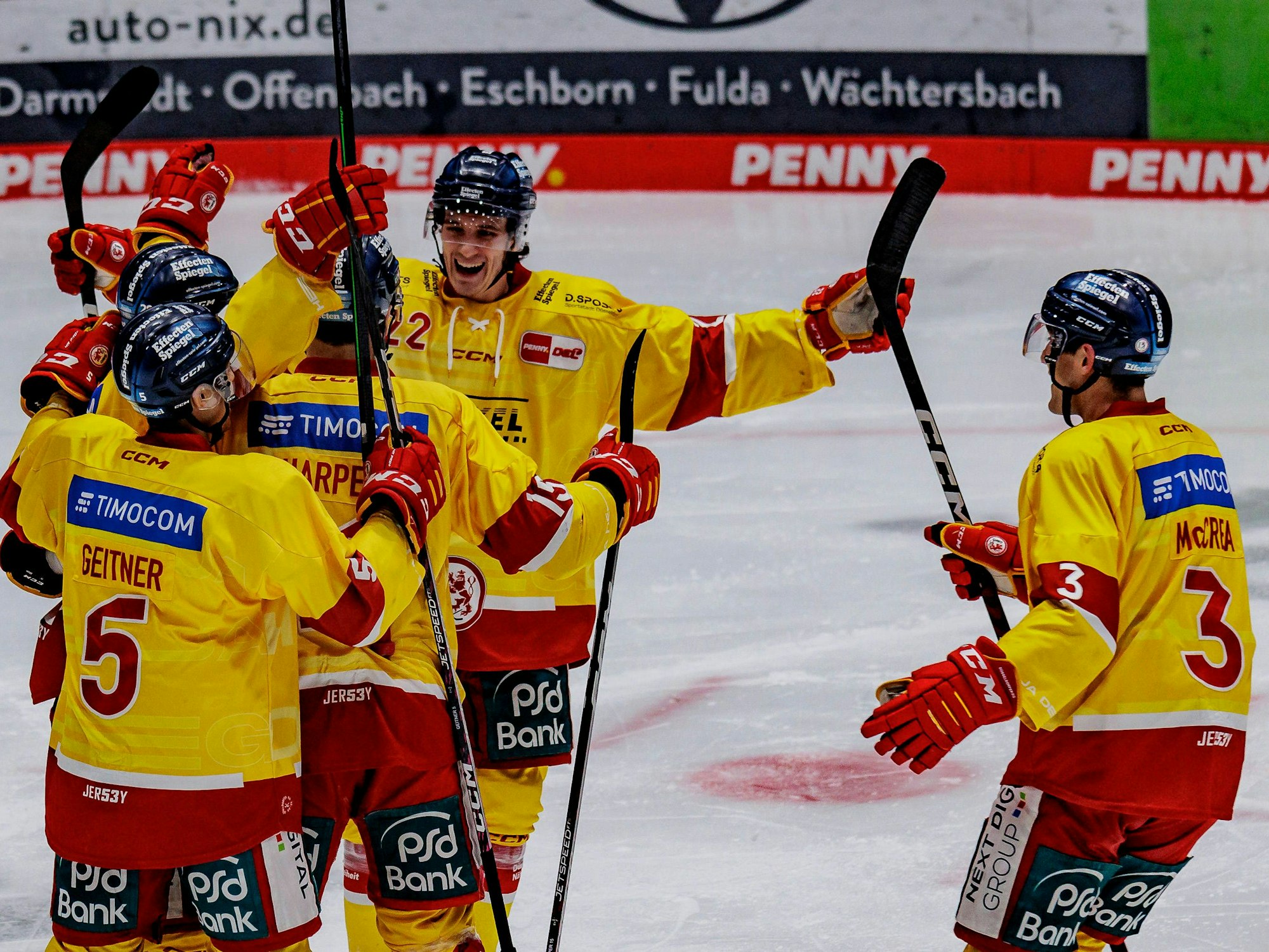 Jubel bei der Düsseldorfer EG in den DEL-Playoffs gegen Frankfurt.