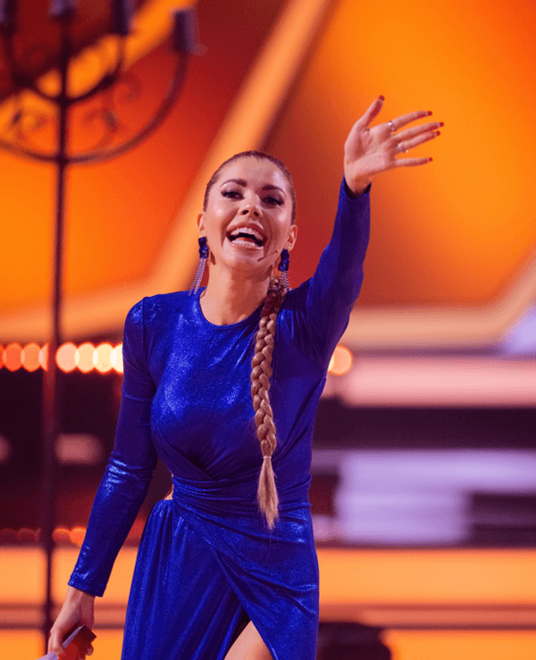 Victoria Swarovski nutzte am Freitagabend, 10. März 2023, einen kurzen Moment nach der Punktevergabe, um liebe Worte an die zu Hause gebliebene Renata Lusin zu richten.