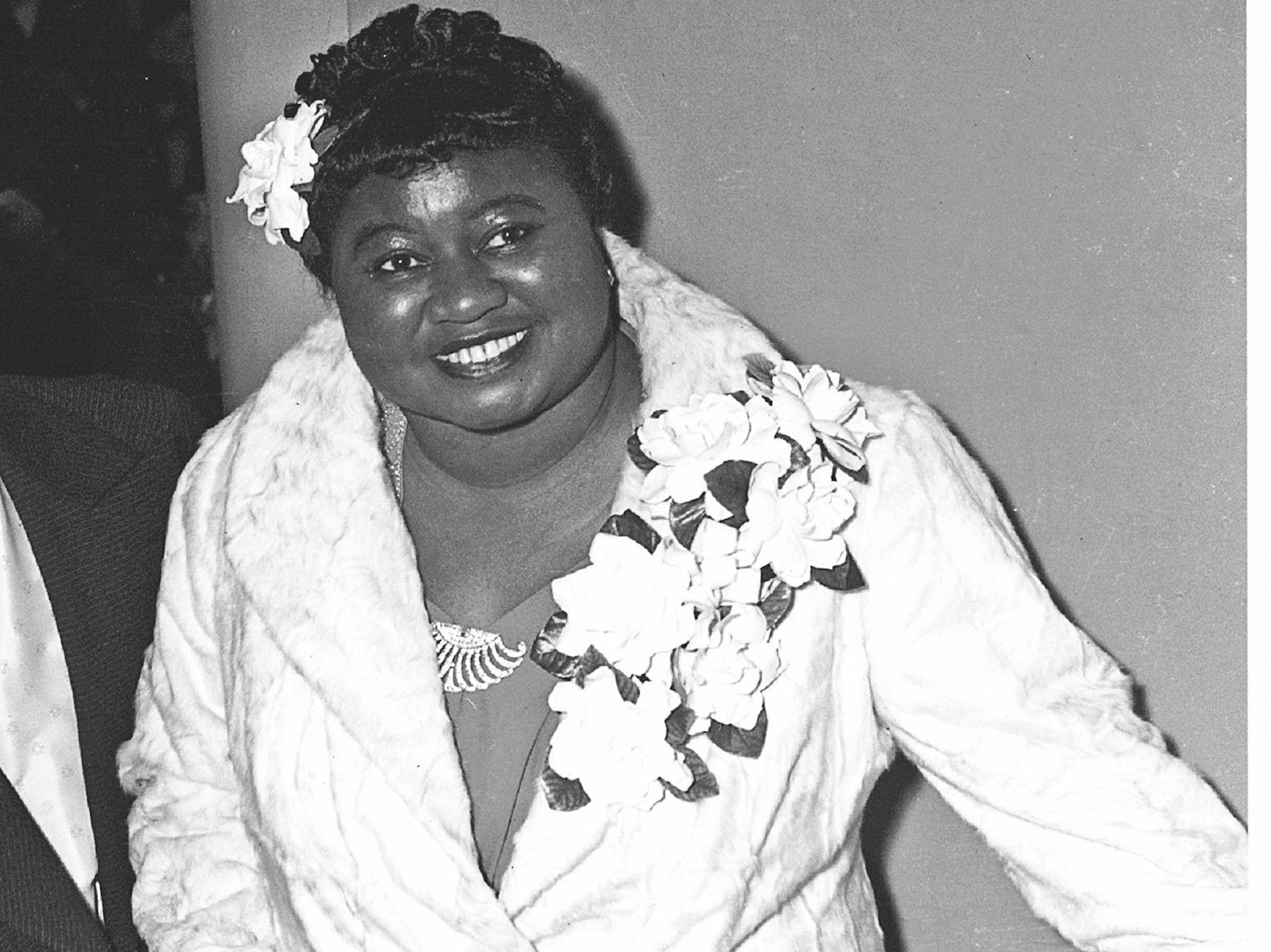 Hattie McDAniel und FP Yober 1940 vor der Verleihung der Oscars. Das Foto wurde als Pressefoto für die Berichterstattung über das Buch „Oscars – Glamour auf dem roten Teppich“, vom Prestel Verlag honorarfrei zur Verfügung gestellt. Insgesamt hat der Verlag 36 Pressefotos freigegeben.