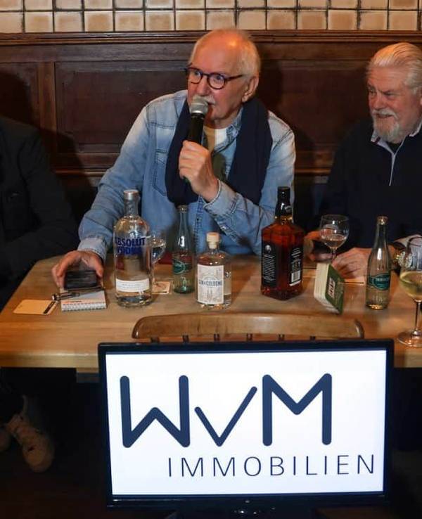 JP Weber, Jupp Menth und King Size Dick sitzen beim Talk zusammen.