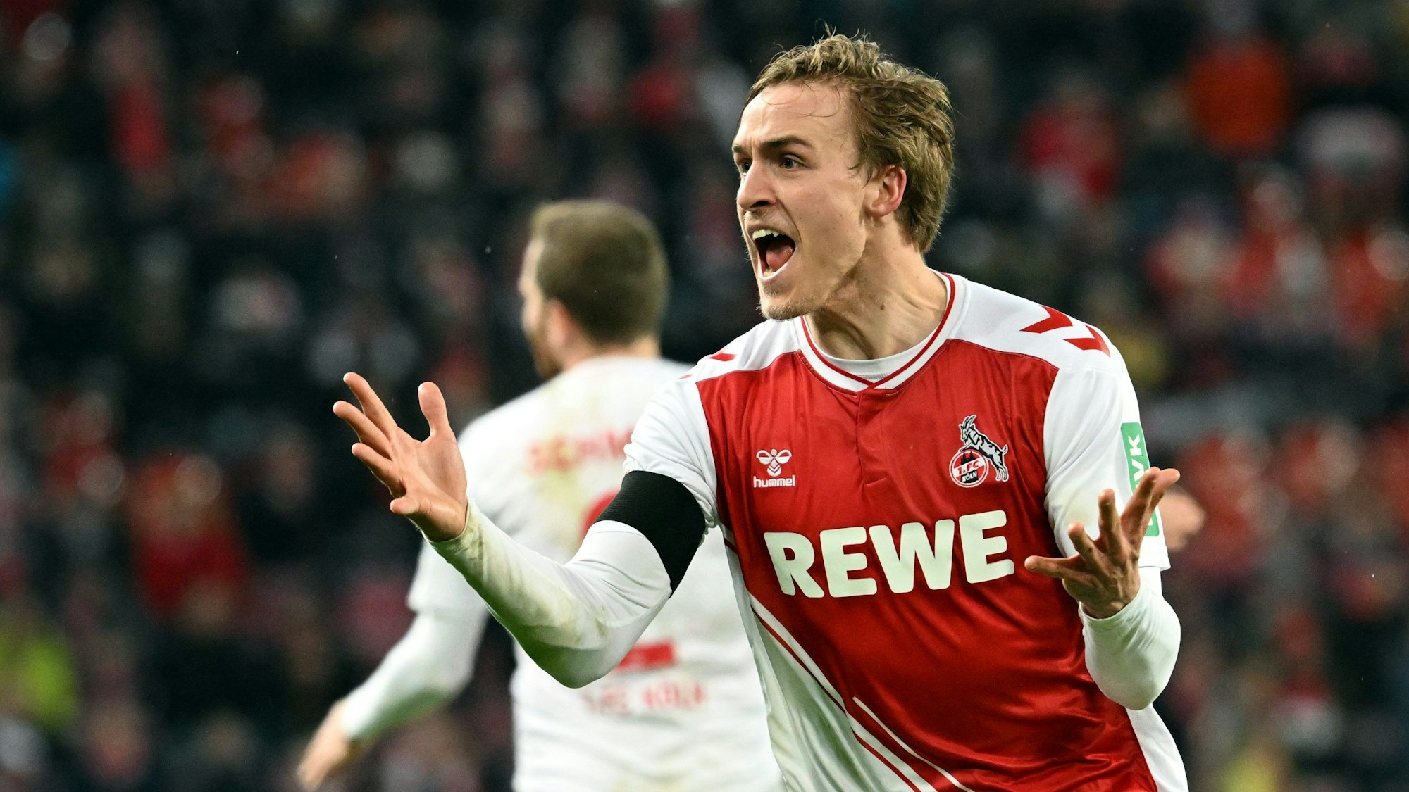 Timo Hübers war nach dem Elfmeter für Bochum fassungslos.