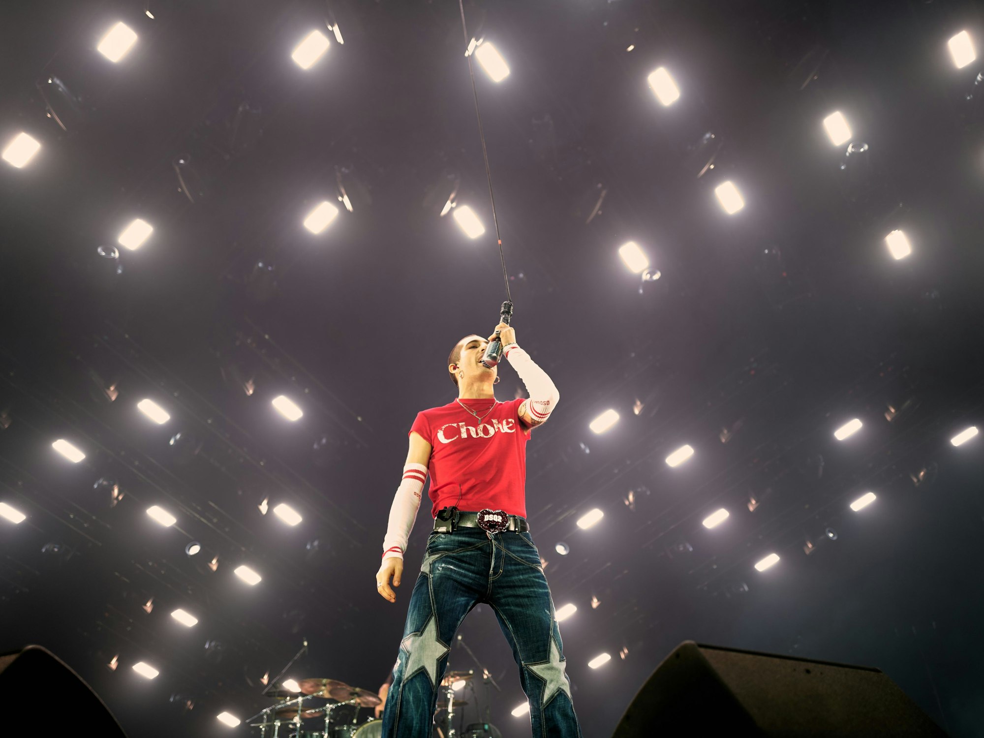 Beim Konzert der Band Maneskin, Damiano David, der Frontmann und Sänger der Band.