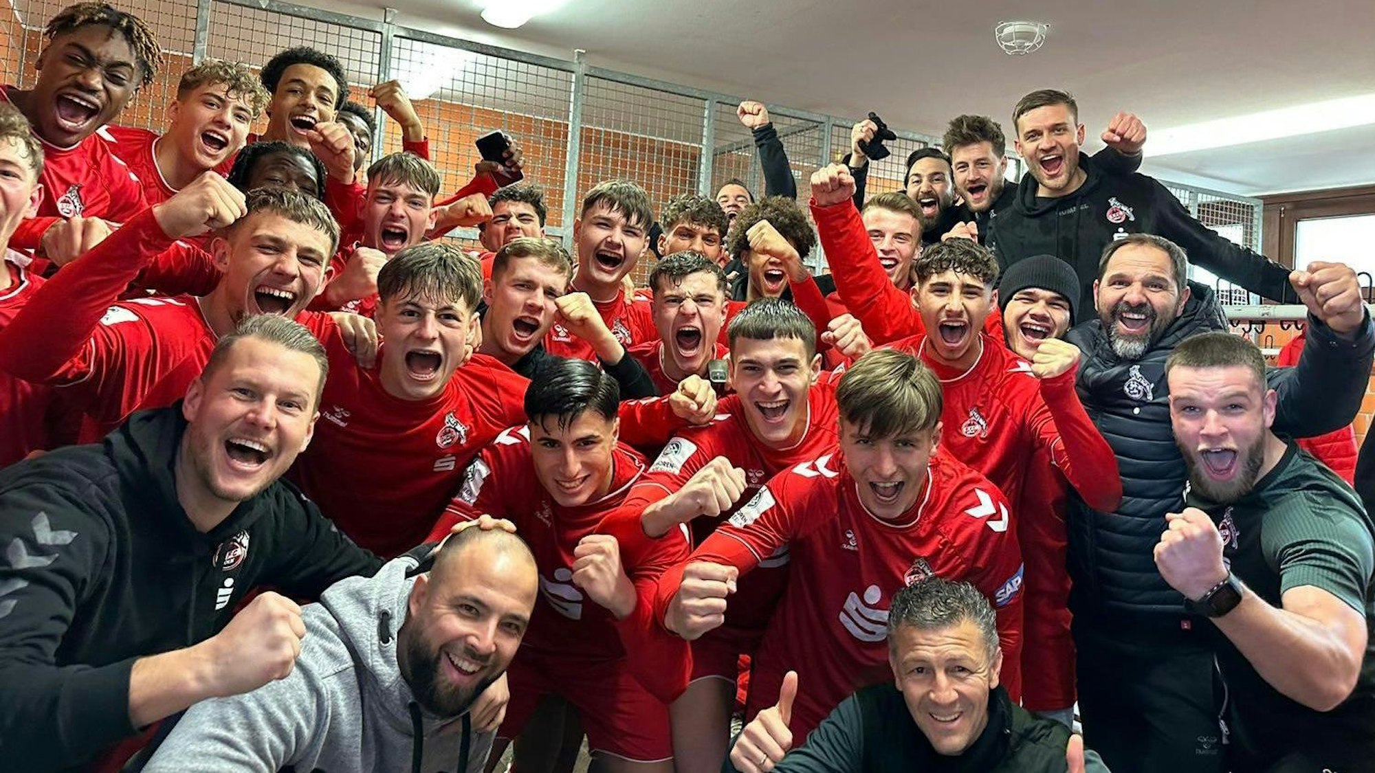 Die U19 des 1. FC Köln jubelte am Samstag (11. März 2023) nach einem 5:0 beim VfB Hilden über den Einzug in die Meisterschafts-Endrunde.