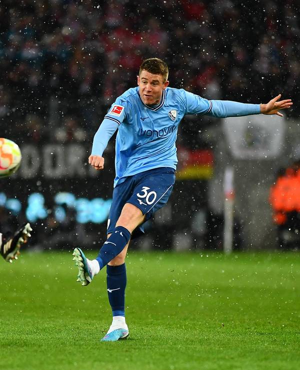 Dominique Heintz klärt einen Ball für den VfL Bochum gegen den 1. FC Köln.