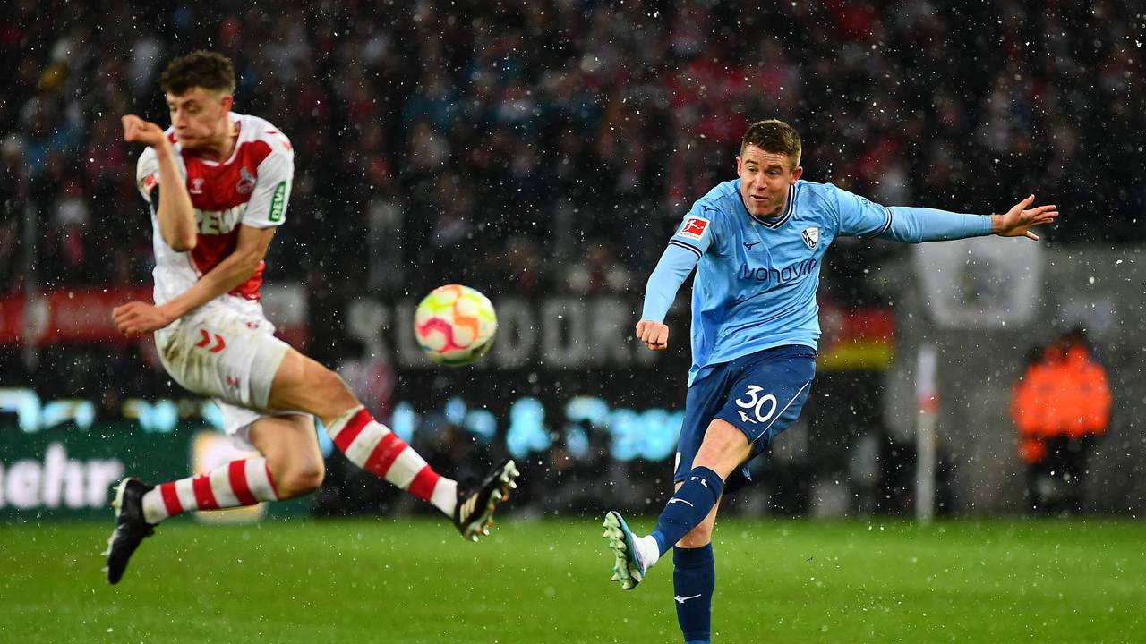 Dominique Heintz klärt einen Ball für den VfL Bochum gegen den 1. FC Köln.