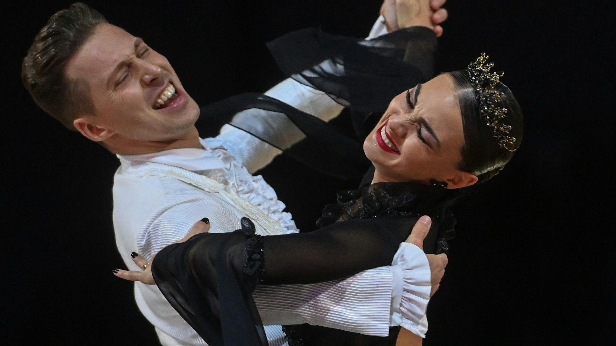 Renata und Valentin Lusin tanzten am 23. Oktober 2021 im Halbfinale der Showdance Standard Weltmeisterschaft in Leipzig.