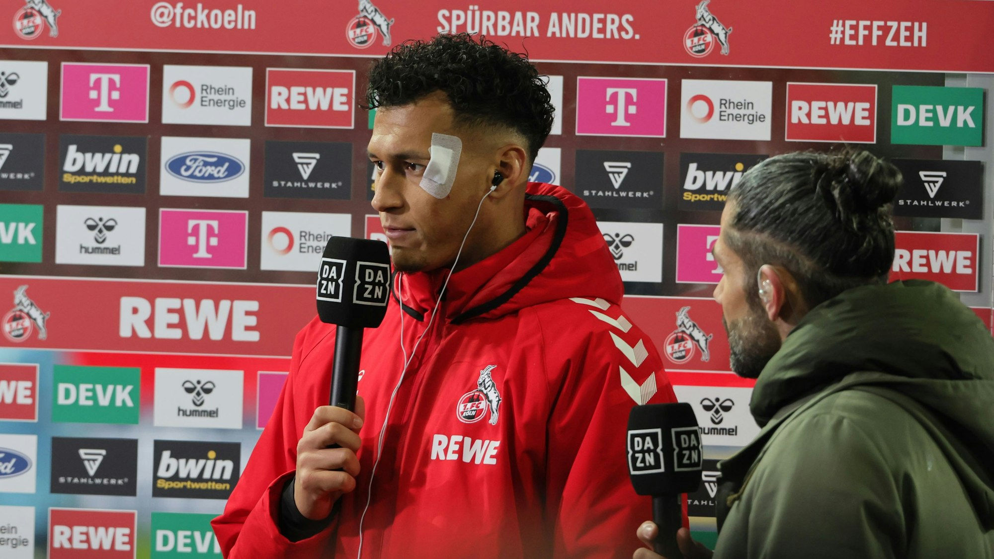 Davie Selke gibt bei DAZN ein Interview nach dem 0:2 des 1. FC Köln gegen den VfL Bochum.