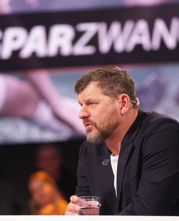 Steffen Baumgart sitzt im ZDF-Sportstudio.