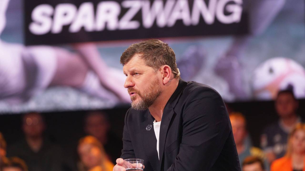 Steffen Baumgart sitzt im ZDF-Sportstudio.