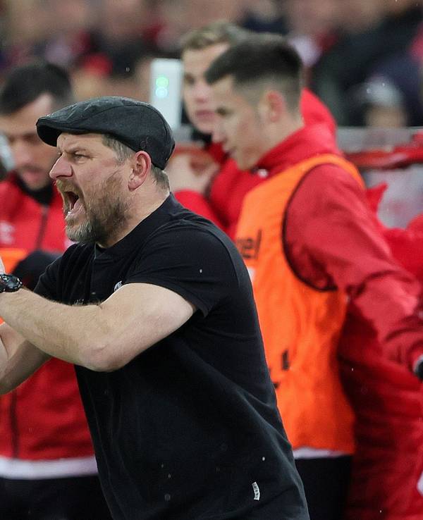 Steffen Baumgart schreit bei der 0:2-Pleite des 1. FC Köln gegen den VfL Bochum.