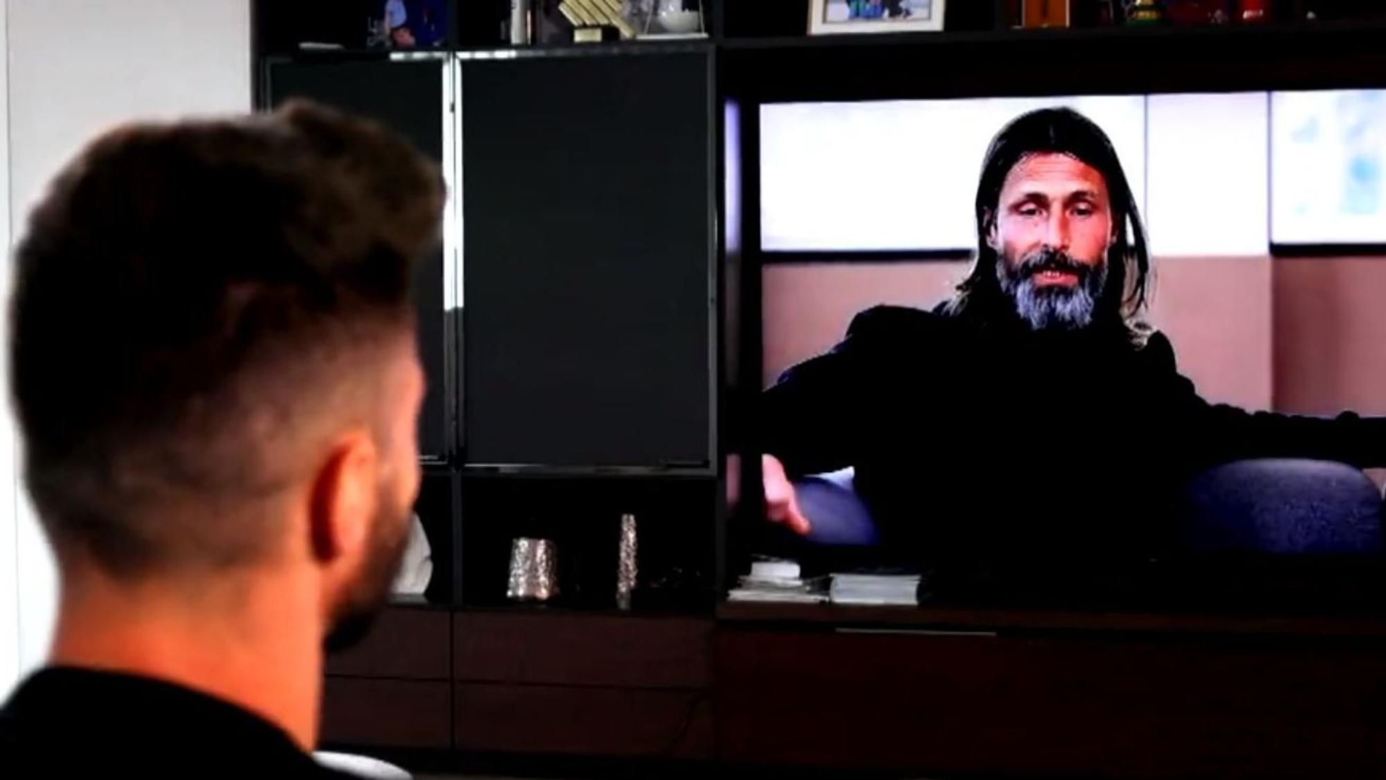 Romain Giroud spricht per Videobotschaft zu seinem Bruder Olivier Giroud.