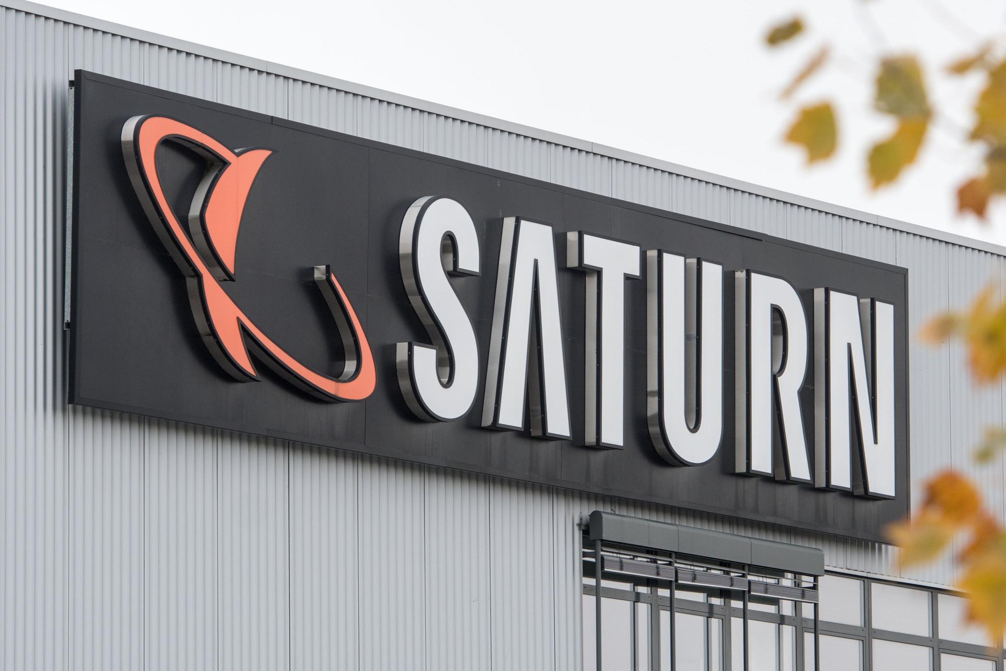 Saturn Logo Schild